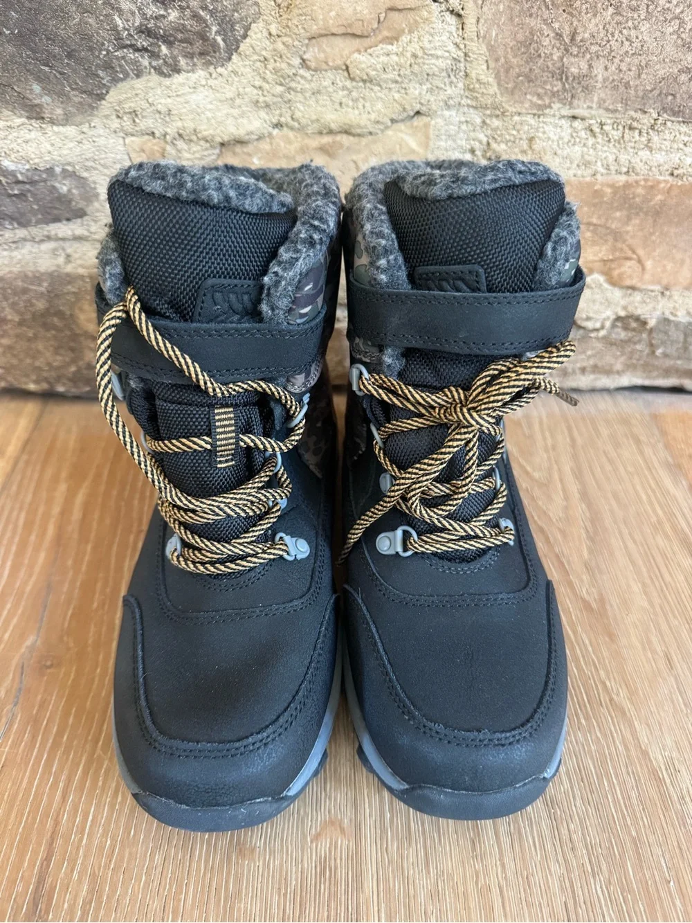 🔥NEW Waterproof boys Snow Boots Sz 4 Thermolite Camo Price Firm!